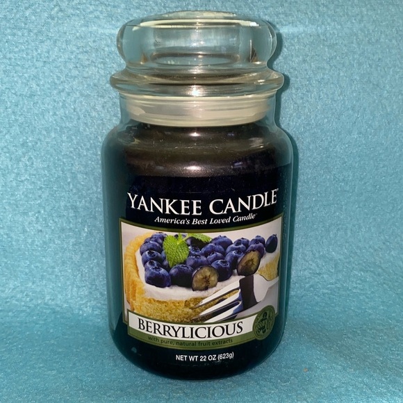YANKEE Berrylicious 22 oz. CANDLE RARE 
SCENT - Picture 1 of 6
